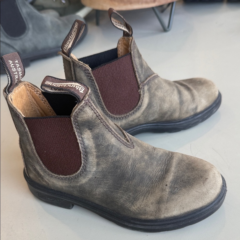 Blundstone kids size 12!Distressed Brown Leather Boots